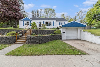 299 5th Ave, Manistee, MI 49660