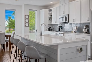 102 Tendick, San Antonio, TX 78209