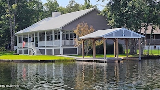 1148 Hileah Dr, Crossville, TN 38572