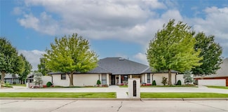 8100 Sunkist Ln, Bethany, OK 73008