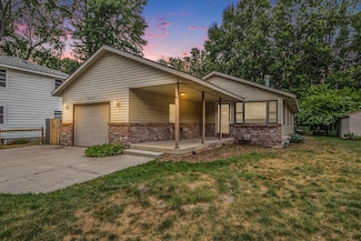 1003 Kusterer Dr NW, Grand Rapids, MI 49534