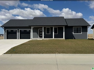 1622 Lincoln Place SE, Orange City, IA 51041