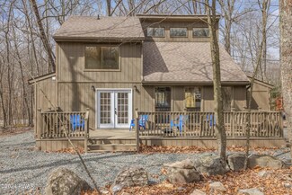 6109 Edgeview Dr, East Stroudsburg, PA 18301