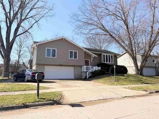 31 Penfro Dr, Iowa City, IA 52246