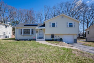 114 Parklawn Dr, Waterbury, CT 06708