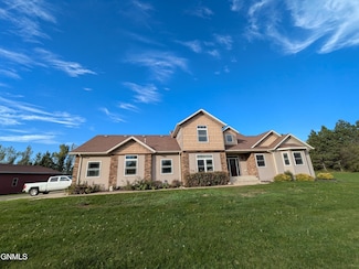 6160 Sky Ln, Bismarck, ND 58503