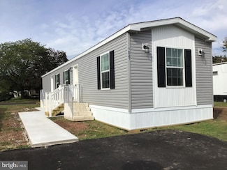 1047 Aldrich Dr, Morrisville, PA 19067