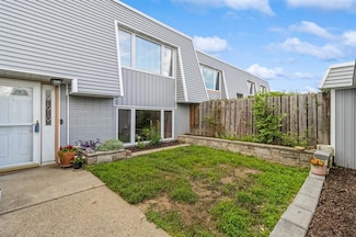 6750 School St Unit 1013, Windsor Heights, IA 50324