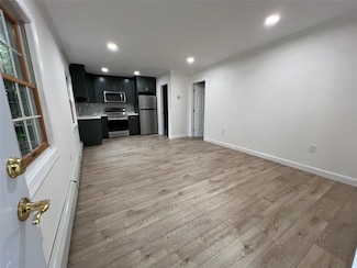 8 Washington Ave, Selden, NY 11784