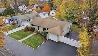 34 Weston St, Huntington Station, NY 11746