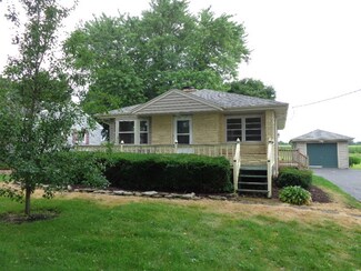 274 E Plank Rd, Burlington, IL 60109