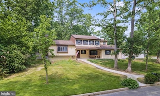 2 Kerry Ct, Old Bridge, NJ 08857