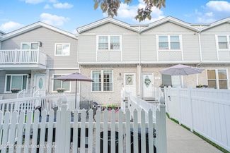 251 Loretto St, Staten Island, NY 10307