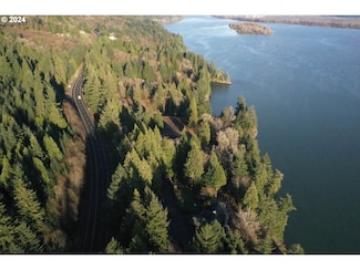 26 Edge Water Dr, Cathlamet, WA 98612