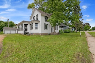 1319 Hennepin Ave N, Glencoe, MN 55336