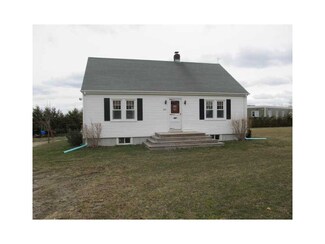 160 Honeyman Ave, Middletown, RI 02842