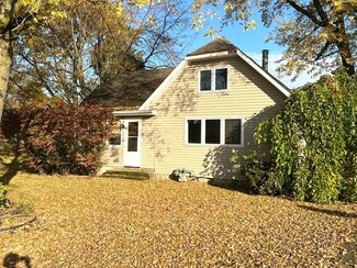 105 S Adams St, Martinton, IL 60951