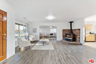 9256 6th Ave, Hesperia, CA 92345