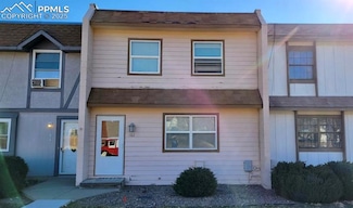 182 Gamble Ln, Pueblo, CO 81001
