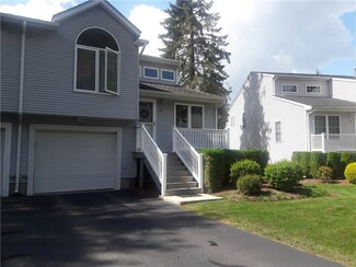 11 College Hill Rd Unit 5A, Warwick, RI 02886