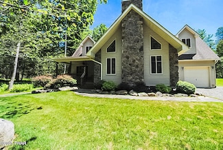 1119 Iroquois Ave, Gouldsboro, PA 18424