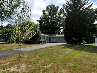 5957 Graystone Dr, Sylvania, OH 43560