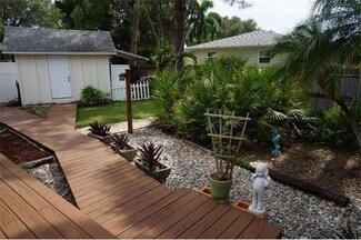 168 4th St, Naples, FL 34113