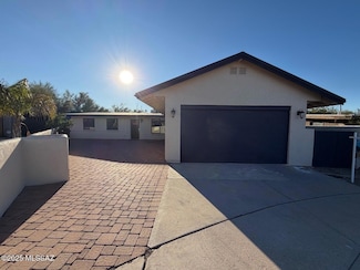 9780 E Hollow Place, Tucson, AZ 85748