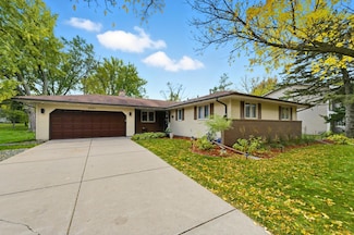 2001 Woods Ln, Burnsville, MN 55337