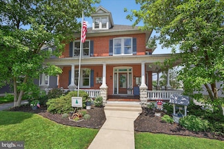 1039 E Main St, New Holland, PA 17557