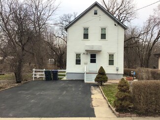 909 Low Ave, Waukegan, IL 60085
