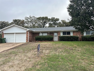 532 Plainview Dr, Hurst, TX 76054