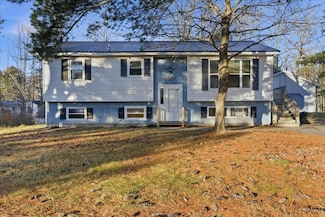 13 Charity St, Lisbon Falls, ME 04252