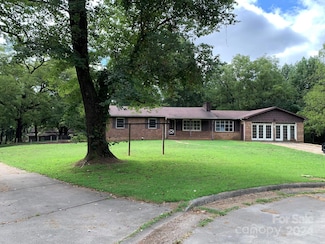 621 S Cricket Dr, North Wilkesboro, NC 28659