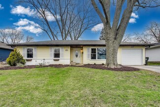 1527 N Kennicott Ave, Arlington Heights, IL 60004