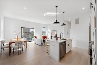 7 Wordsworth St Unit PH5, Boston, MA 02128