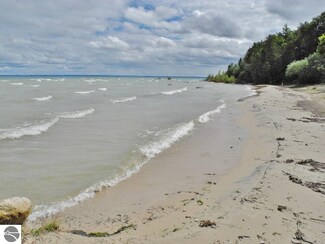 7156 N West Bay Shore Dr, Northport, MI 49670