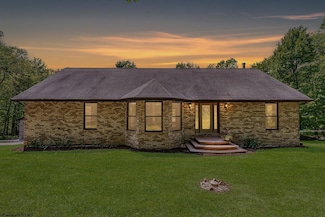 395 Hazelwood Dr, Bruceton Mills, WV 26525