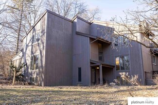 5445 Hanover Plaza, Omaha, NE 68152