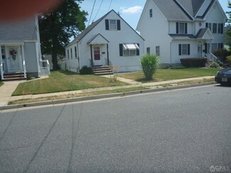 330 Saint James Ave, Woodbridge, NJ 07095