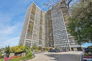 300 Winston Dr Unit DR2306, Cliffside Park, NJ 07010