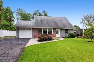 116 Plumtree Rd, Levittown, PA 19056
