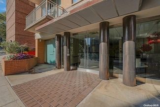 116-11 Curzon Rd Unit 2B, Richmond Hill, NY 11418