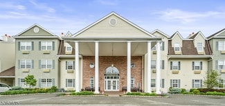 7417 Richmond Rd Unit 417, West Milford, NJ 07480