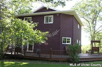 93 Ray Cliff Dr, Accord, NY 12404