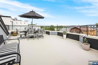 88 Myrtle Ave Unit B, Edgewater, NJ 07020