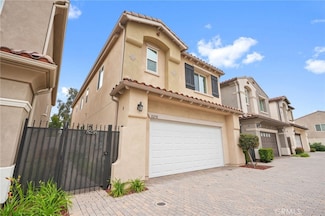 8258 N Haven Ln, Northridge, CA 91325
