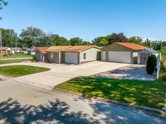 1755 Sager Ave, Waterloo, IA 50701