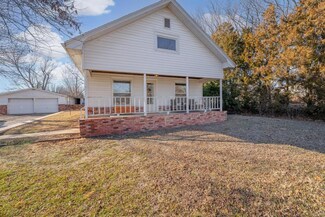 3505 Meadowlark Ln, Winfield, KS 67156