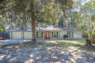 369 Lake Dr, Midway, GA 31320